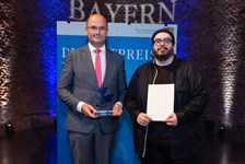 Finanz- und Heimatminister Albert Füracker übergibt „Dialektpreis Bayern“ an Matthias Kellner