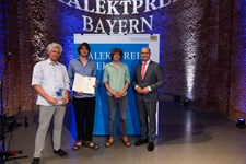 Finanz- und Heimatminister Albert Füracker übergibt „Dialektpreis Bayern“ an die Kapelle Bomhard