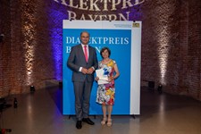 Finanz- und Heimatminister Albert Füracker übergibt „Dialektpreis Bayern“ an Grete Pickl