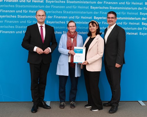 Finanz- und Heimatminister Albert Füracker verleiht "Demografiepreis Bayern 2024"