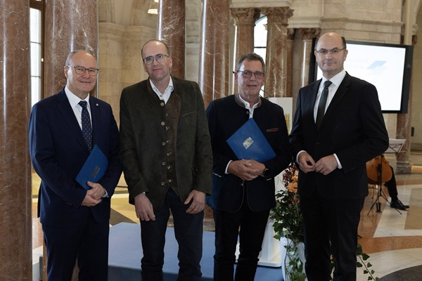 Finanz- und Heimatminister Albert Füracker übergibt die Kultur-, Sozial- und Umweltpreise 2025 der Bayerischen Landesstiftung