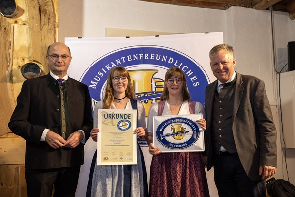 Finanz- und Heimatminister Albert Füracker verleiht Auszeichnung „Musikantenfreundliches Wirtshaus“