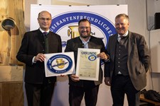 Finanz- und Heimatminister Albert Füracker verleiht Auszeichnung „Musikantenfreundliches Wirtshaus“
