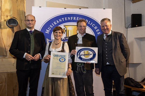 Finanz- und Heimatminister Albert Füracker verleiht Auszeichnung „Musikantenfreundliches Wirtshaus“