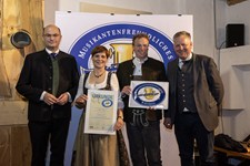 Finanz- und Heimatminister Albert Füracker verleiht Auszeichnung „Musikantenfreundliches Wirtshaus“